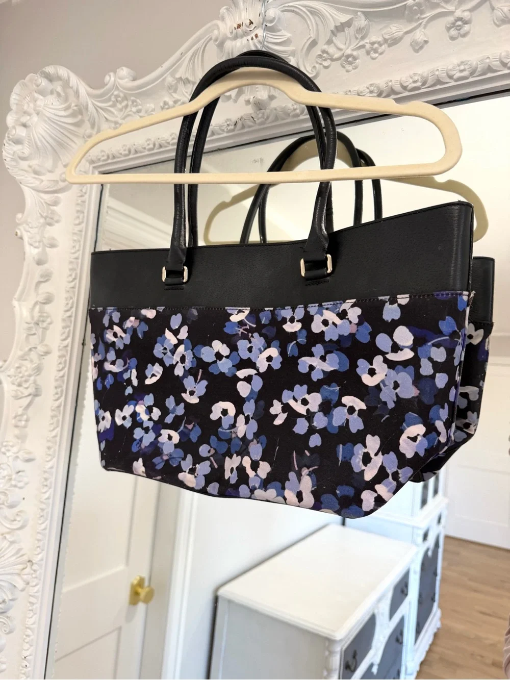 Kate Spade New York Scattered Hydrangeas Grove Street Small Margareta Tote Bag